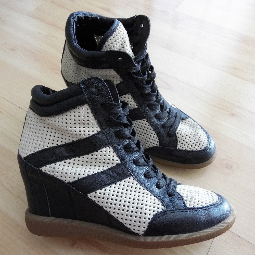 Sam Edelman Bolton Perforated Wedge Sneakers 6.5